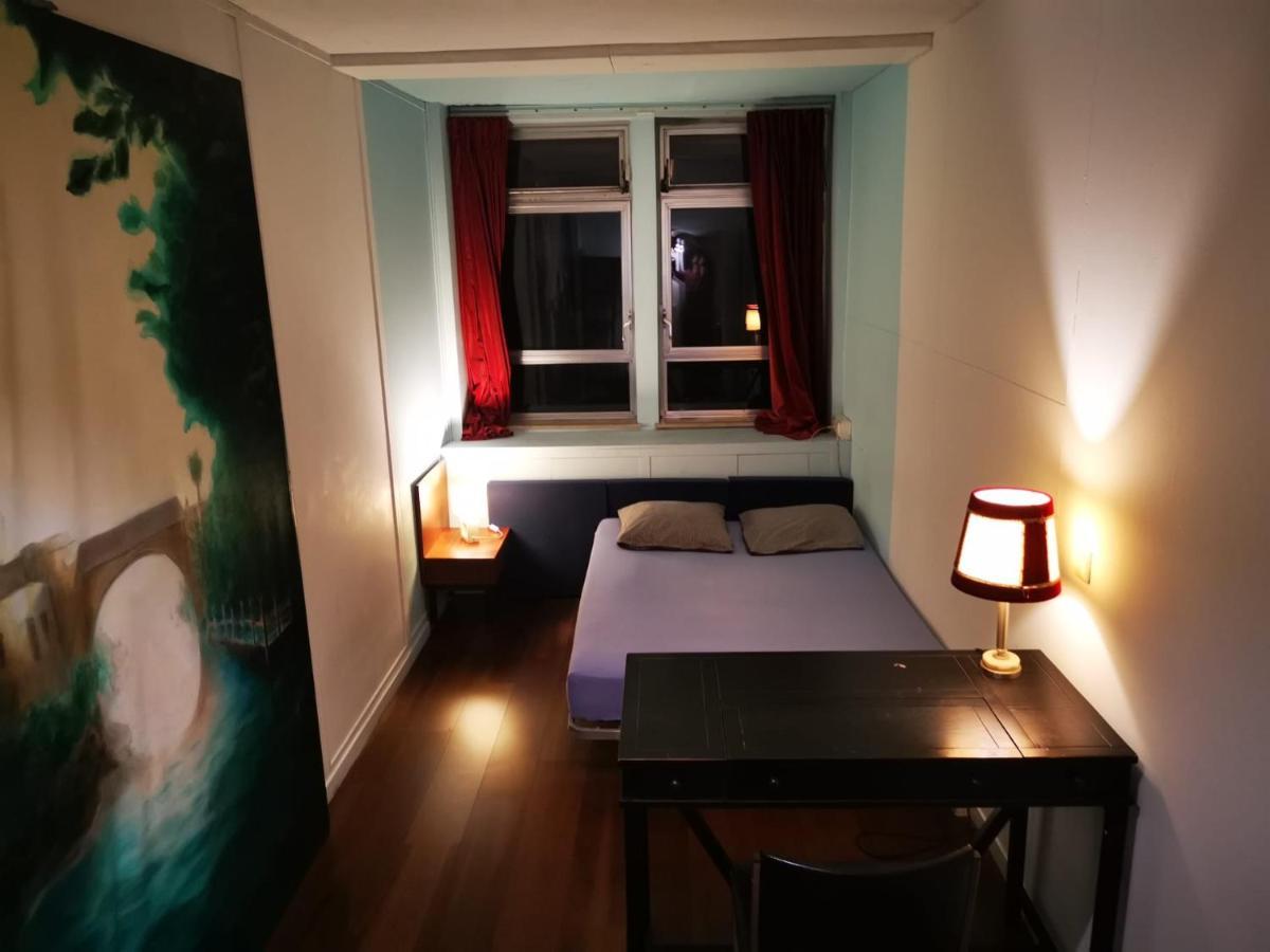 Ghostel 1St - Aventure Alternative - Guest House - Arts-Factory-Experience - For Artists, Makers And Open Minds - Attention, We Are Not A Hotel And Are Not Adapted For Everybody - Read Host Warnings Before Reservation - Www,Providence,Be Asbl Charleroi Eksteriør billede