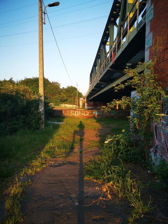 Ghostel 1St - Aventure Alternative - Guest House - Arts-Factory-Experience - For Artists, Makers And Open Minds - Attention, We Are Not A Hotel And Are Not Adapted For Everybody - Read Host Warnings Before Reservation - Www,Providence,Be Asbl Charleroi Eksteriør billede